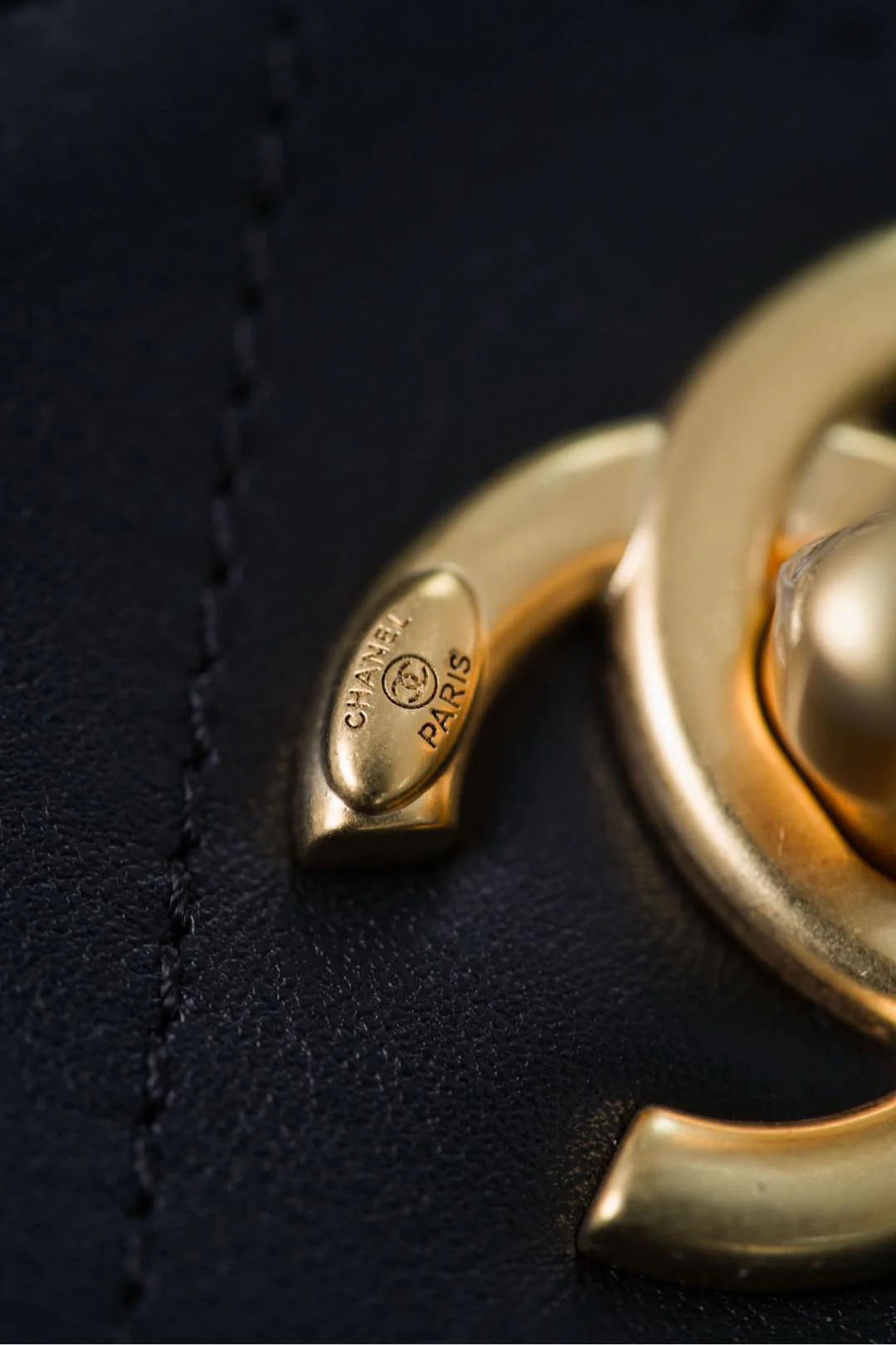 Маленькая сумка Chanel 25stote - черная