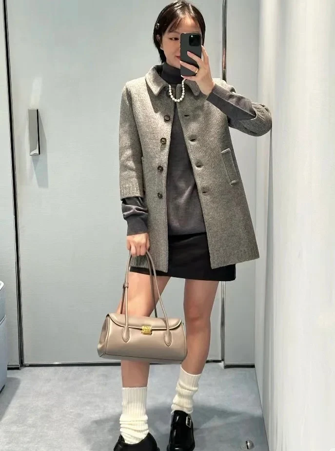 Сумка-багет Miu Miu через плечо — серая — Body Wear Sharing