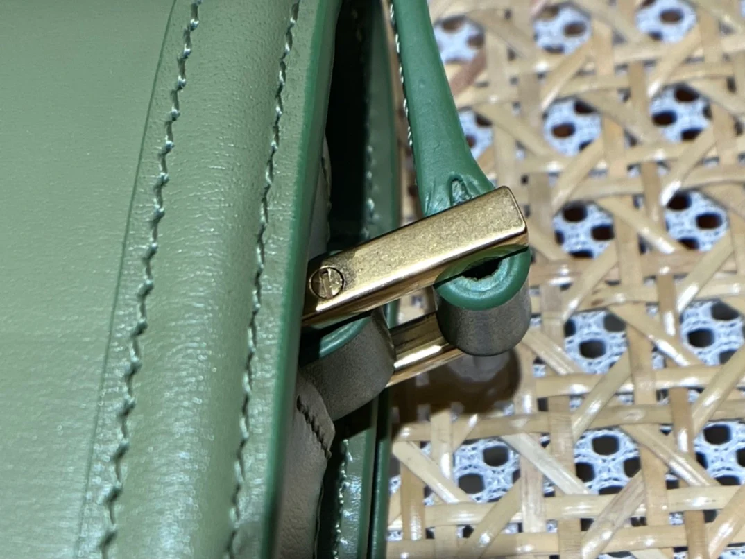 Булочка YSL Solferino с тофу, зеленый авокадо, 18 см