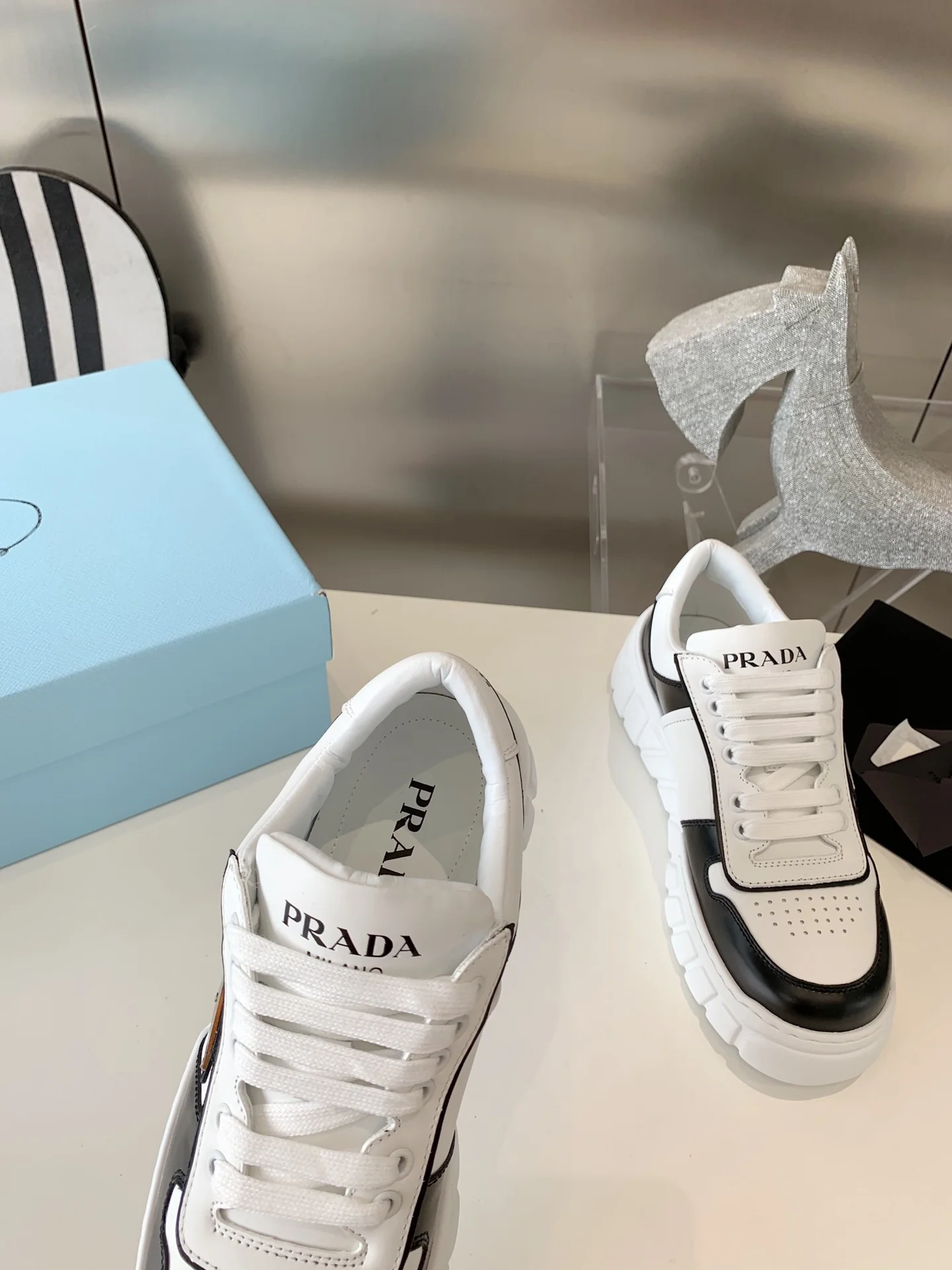 Prada - Новинка сезона осень/зима 2022 - Повседневные туфли на платформе