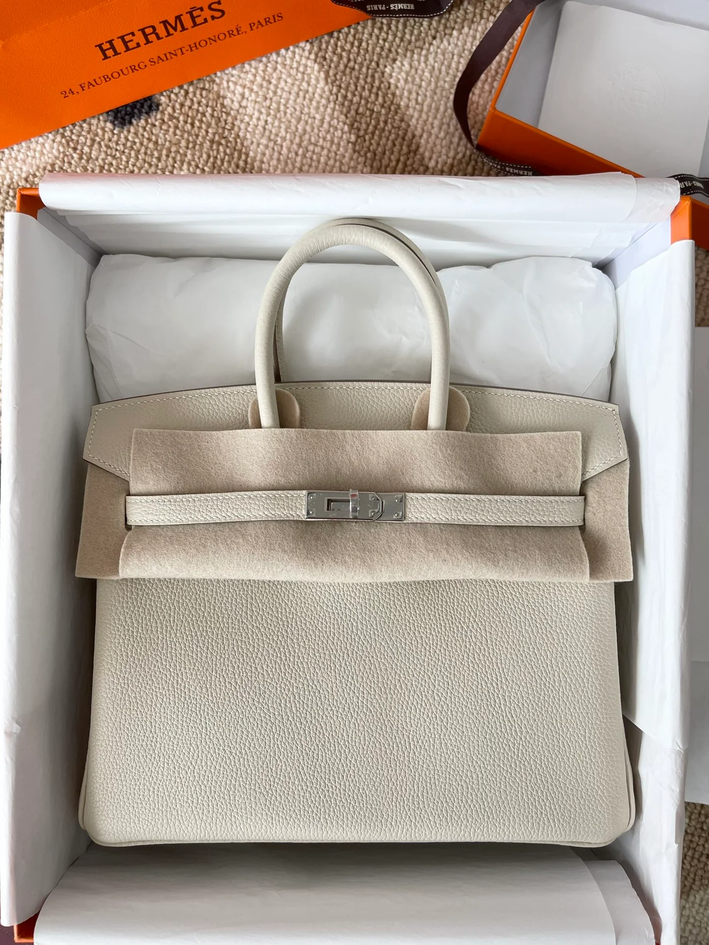 Сумка Hermes Birkin 25 Togo Milkshake White с серебряной пряжкой