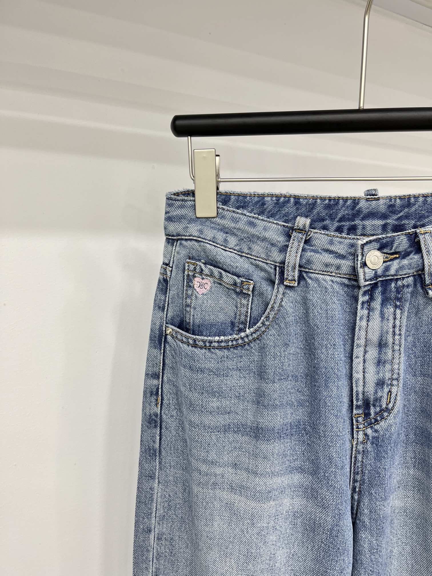 Джинсы Celine 2404 Classic с вышитой этикеткой