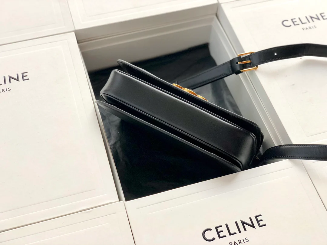 Celine Triomphe Medium Calfkin Black