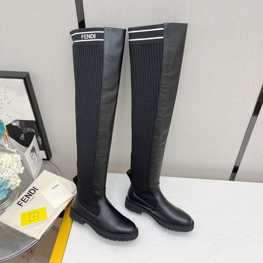 Новинки сезона осень/зима 2022 от Fendi - Ботинки Dr. Martens - Высокие сапоги