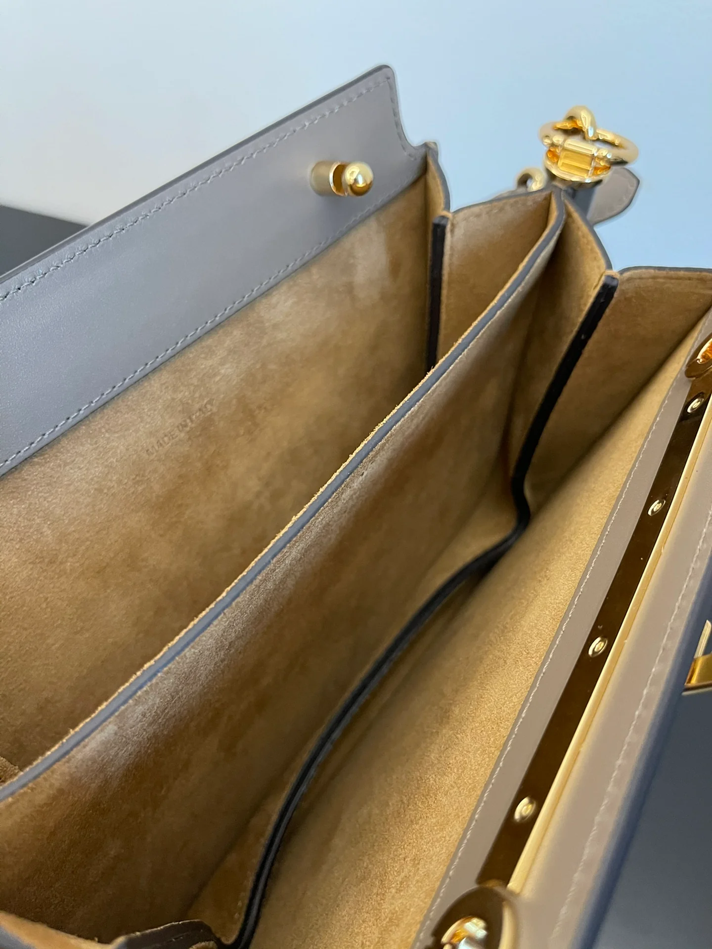 Сумка-гармошка Fendi Touch из серой кожи