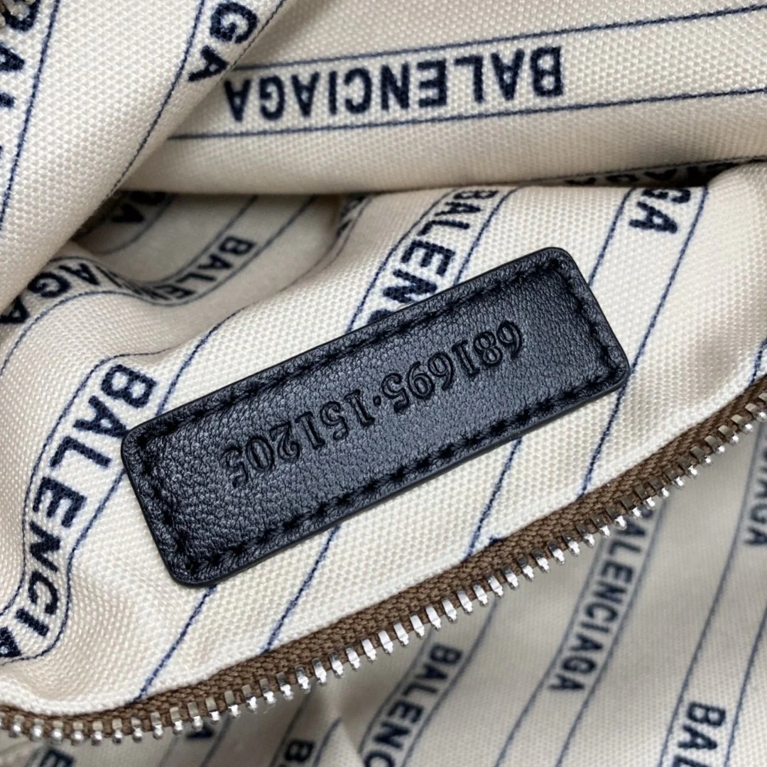 Сумка Neo Classic от Gucci, созданная в рамках парижской коллаборации.