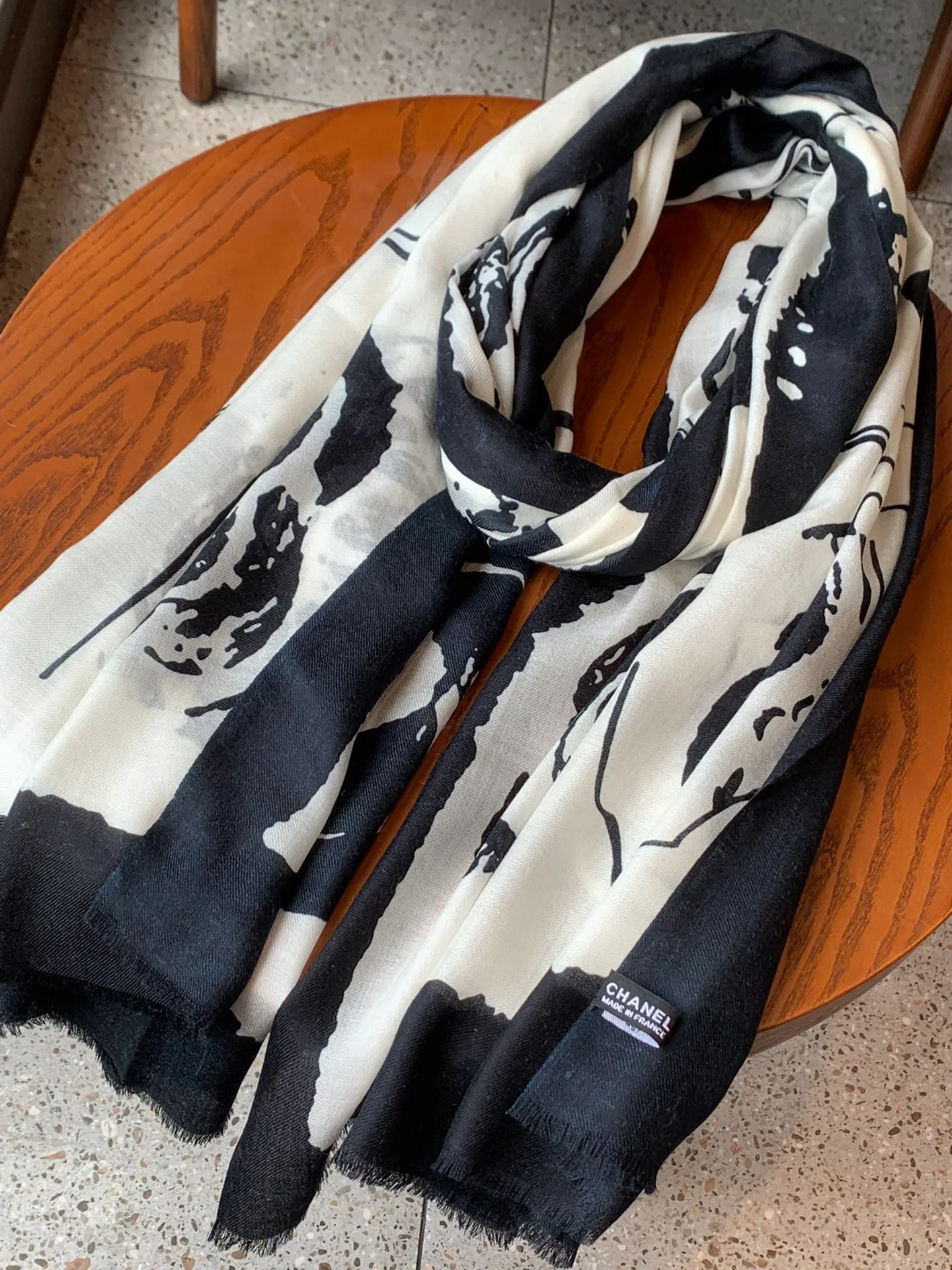 Шарф из коллекции Chanel Camellia