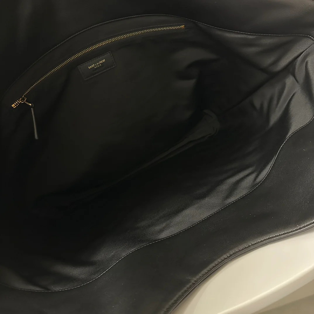 Сумка-тоут YSL Icarre - из овечьей кожи - черная с золотой фурнитурой