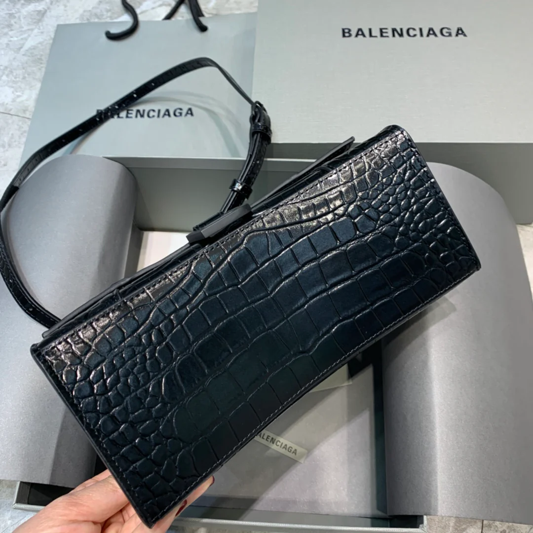 Сумка Balenciaga Hourglass - черная с пряжкой из крокодиловой кожи