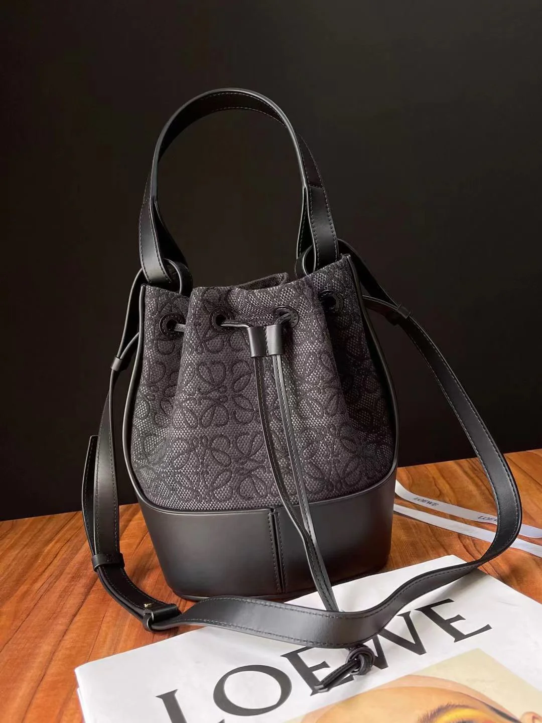 Сумка-ведро Loewe Anagram - Маленькая - 2 шт.