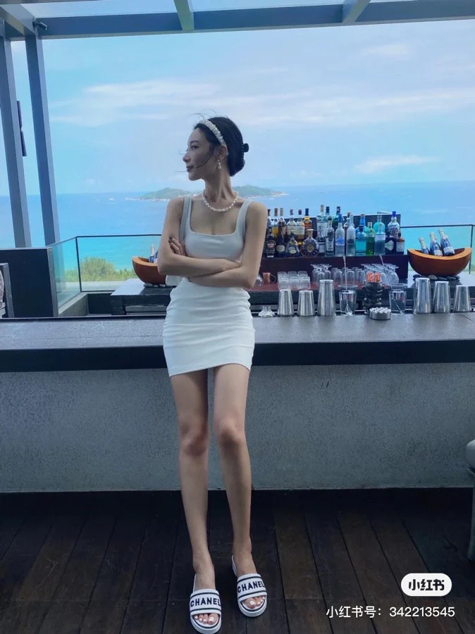 Новинка сезона весна/лето 2023 от Chanel - Плетеные тапочки - Белые - 1