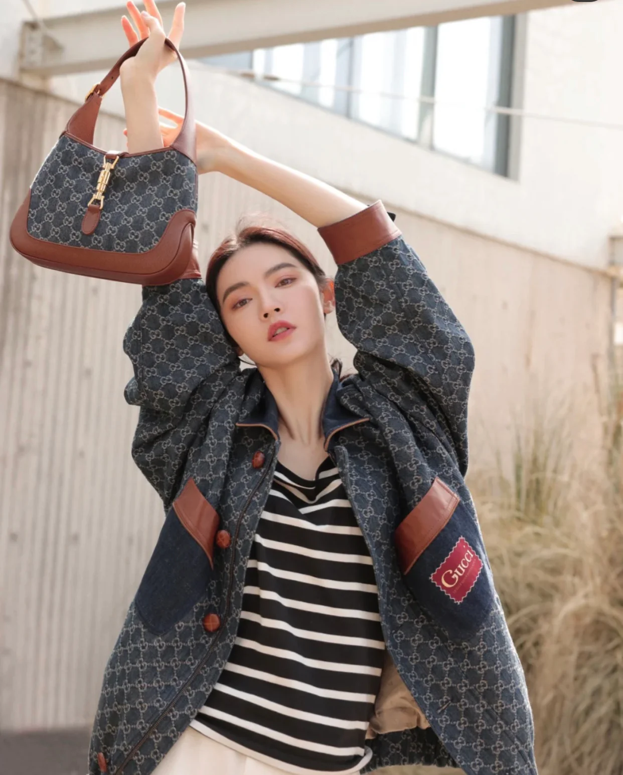 Gucci-经典 Jackie 丹宁牛仔帆布手袋-上身图参考 腋下包