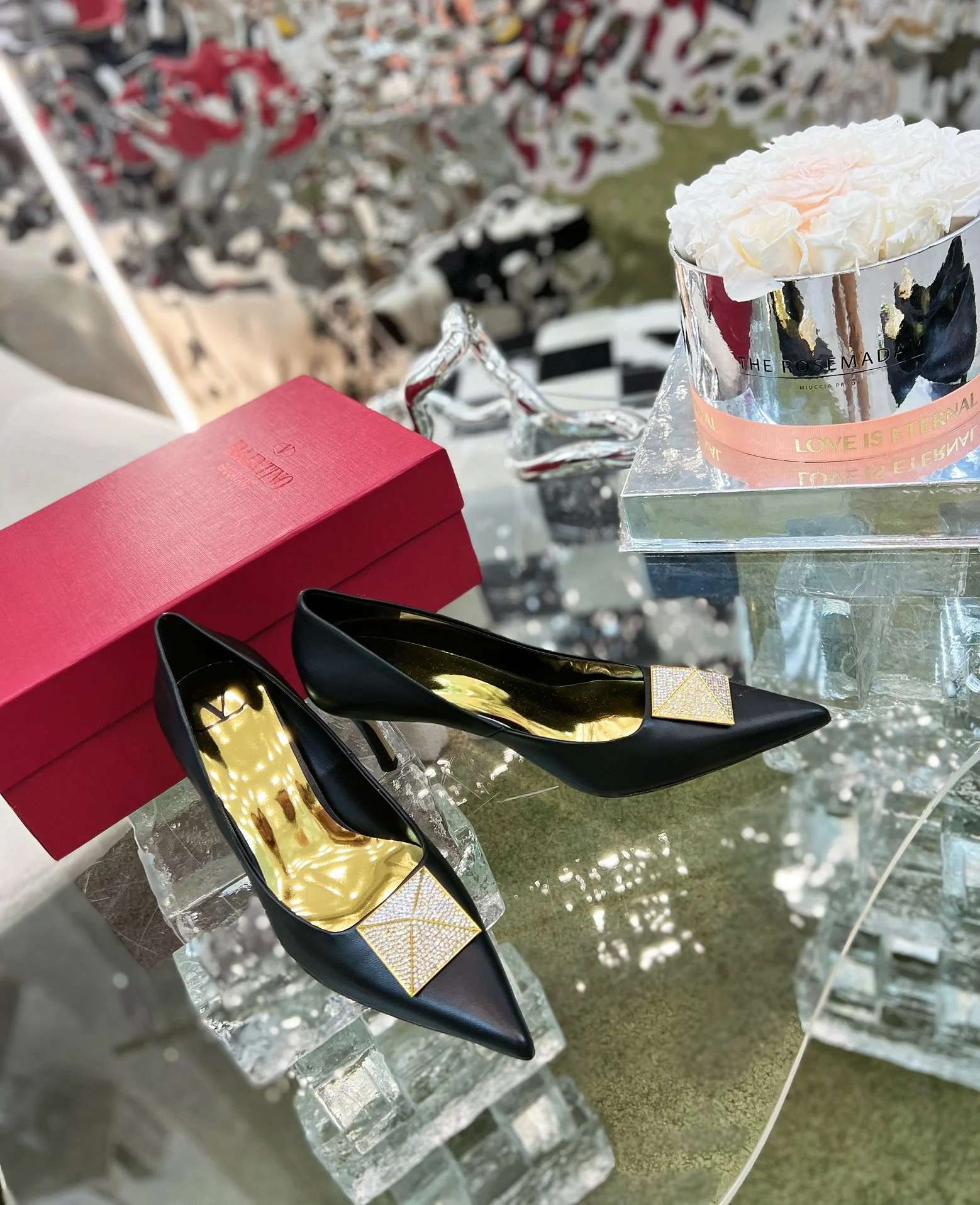 Valentino - Новинка начала осени 2022 года - Туфли на среднем каблуке с заклепками - 1