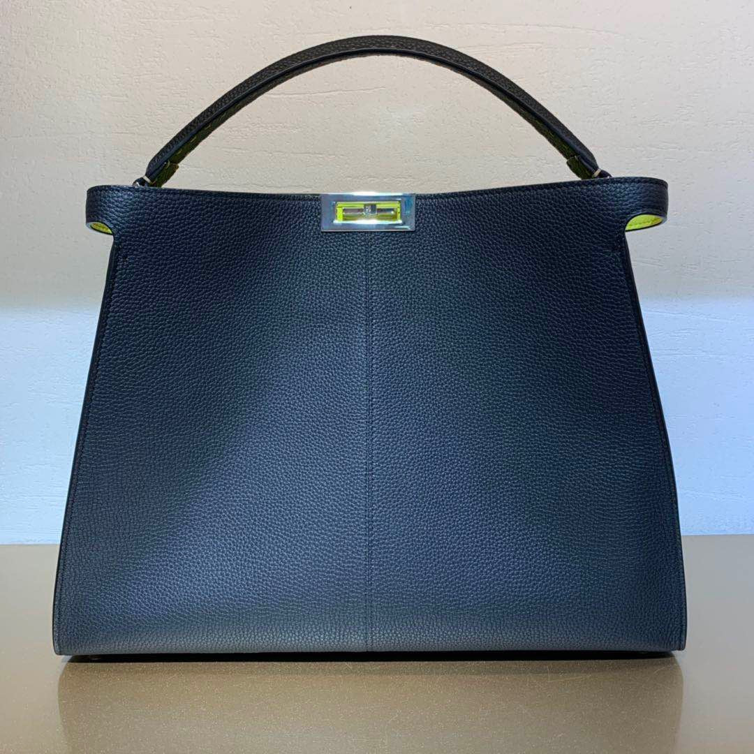 Большая кожаная сумка Fendi Peekaboo Lite темно-синего цвета