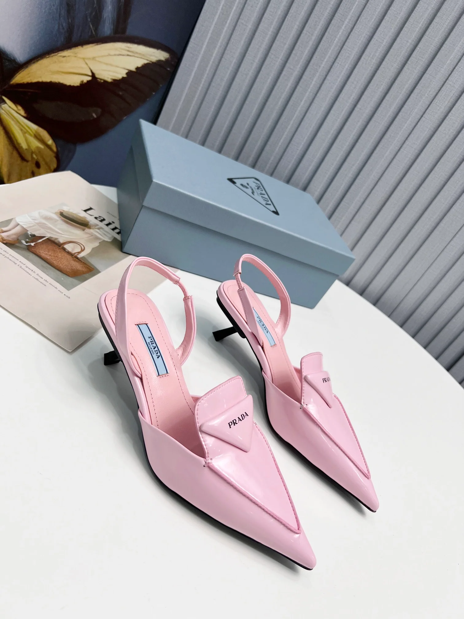 Prada - Розовые сандалии с острым носком