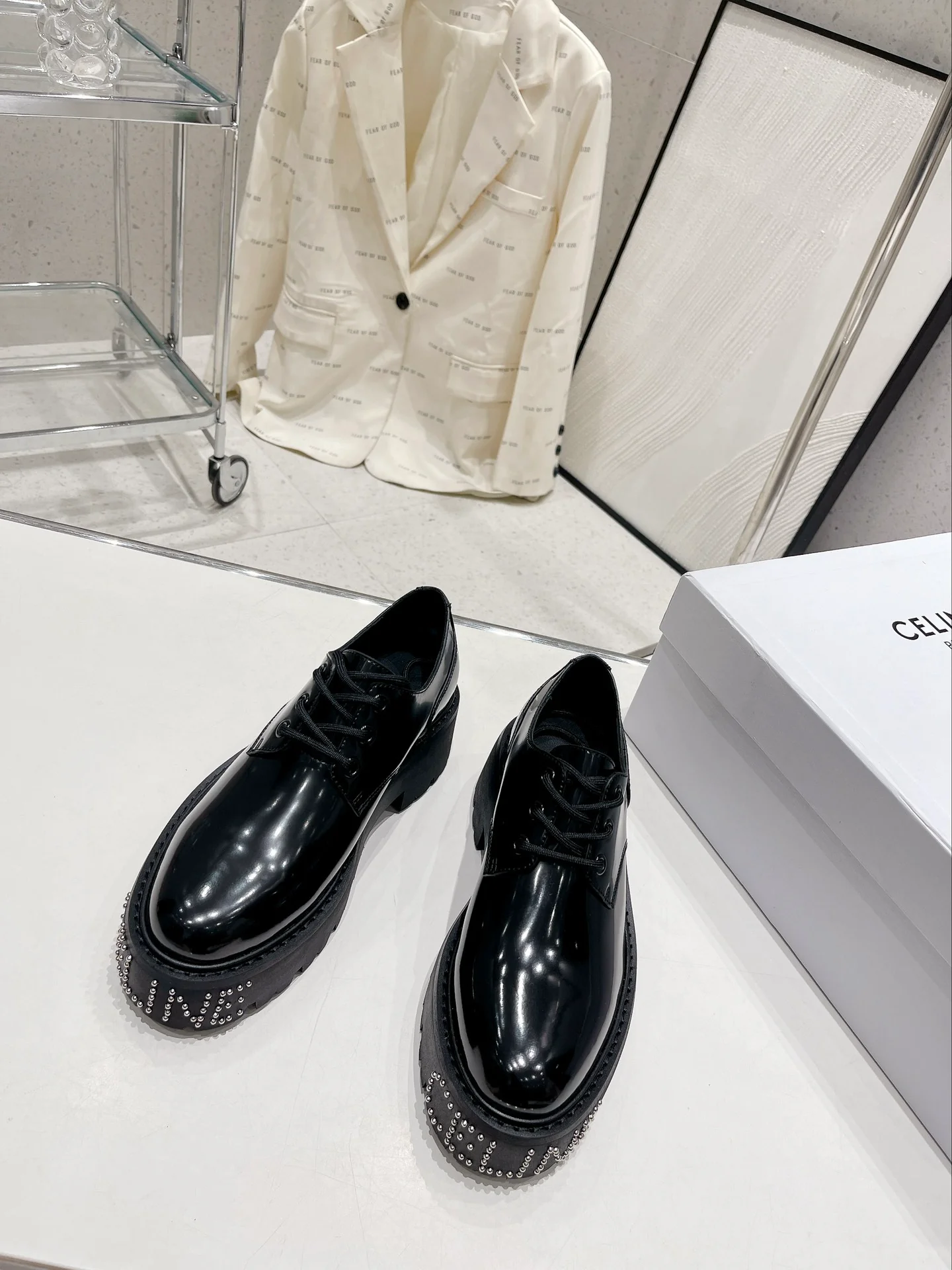 Новинка сезона весна/лето 2023 от Celine - Лоферы на платформе - Черные