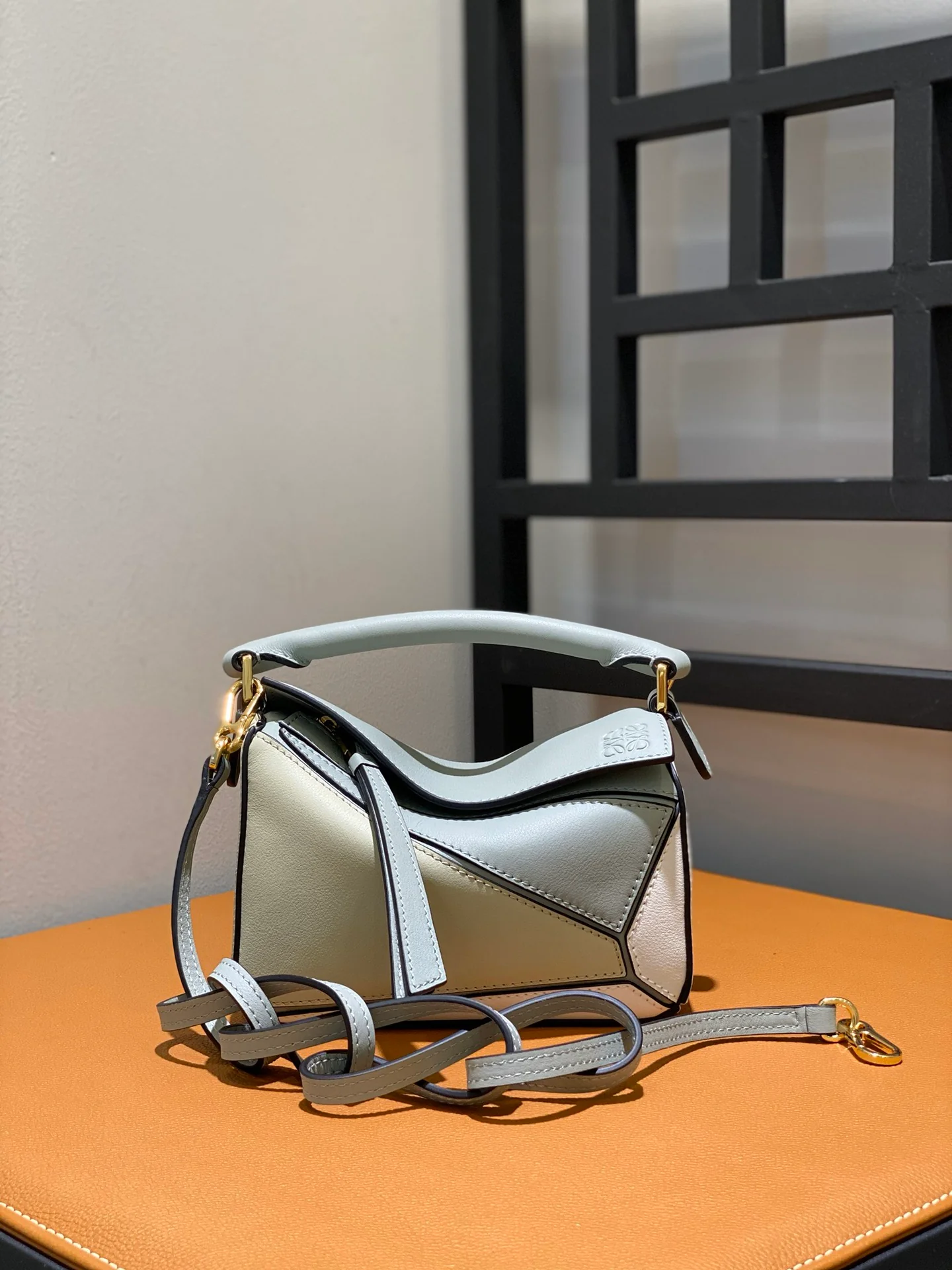 Сумка-головоломка Loewe, мини-версия, из телячьей кожи, размер 26.