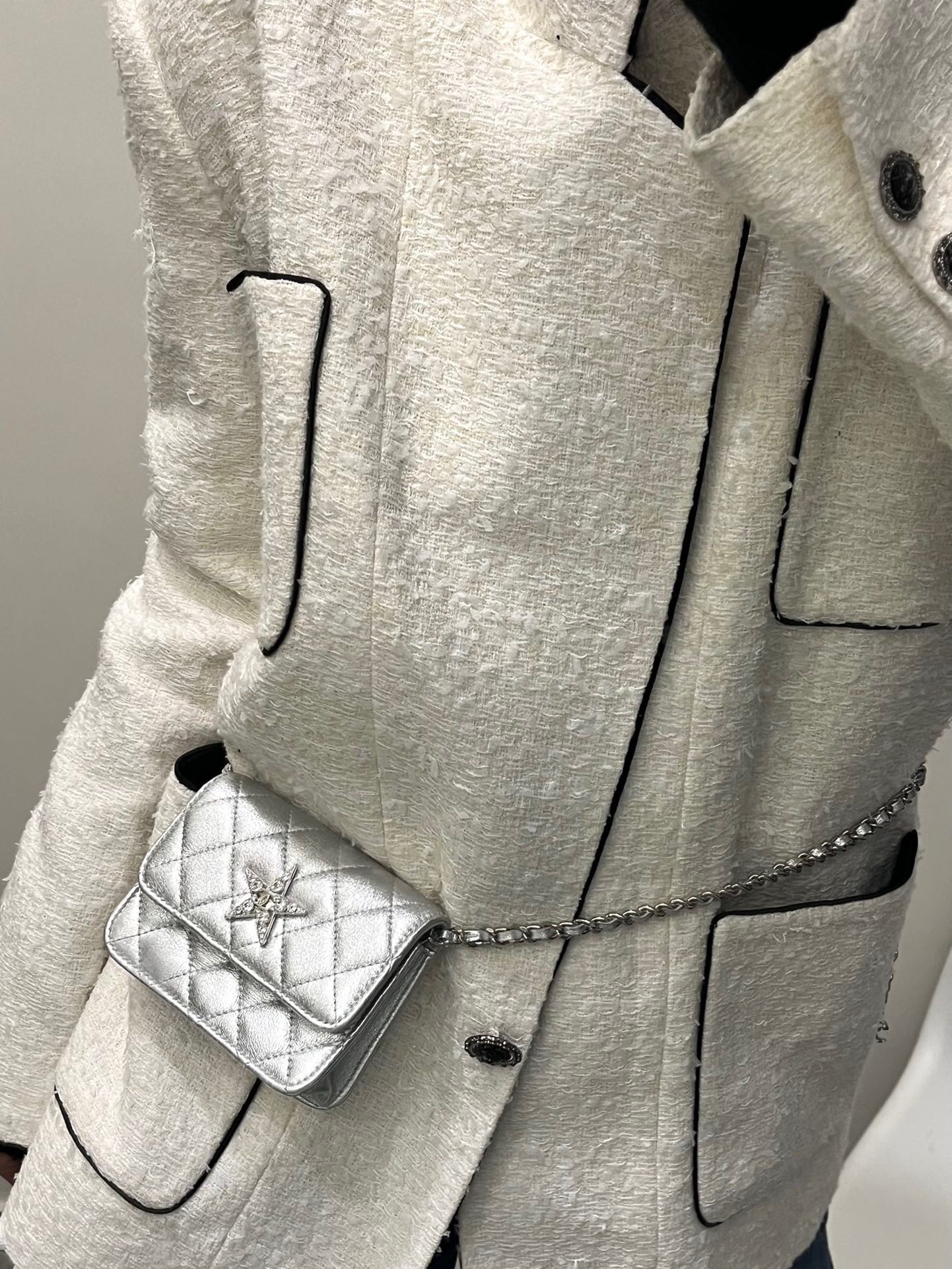 Новинка весны/лета от Chanel - Мини-сумка через плечо Chanel 24c - Серебристая