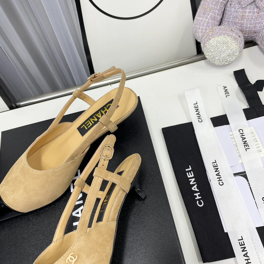 Туфли Chanel с острым носком и низким каблуком — настоятельно рекомендуются на Xiaohongshu.