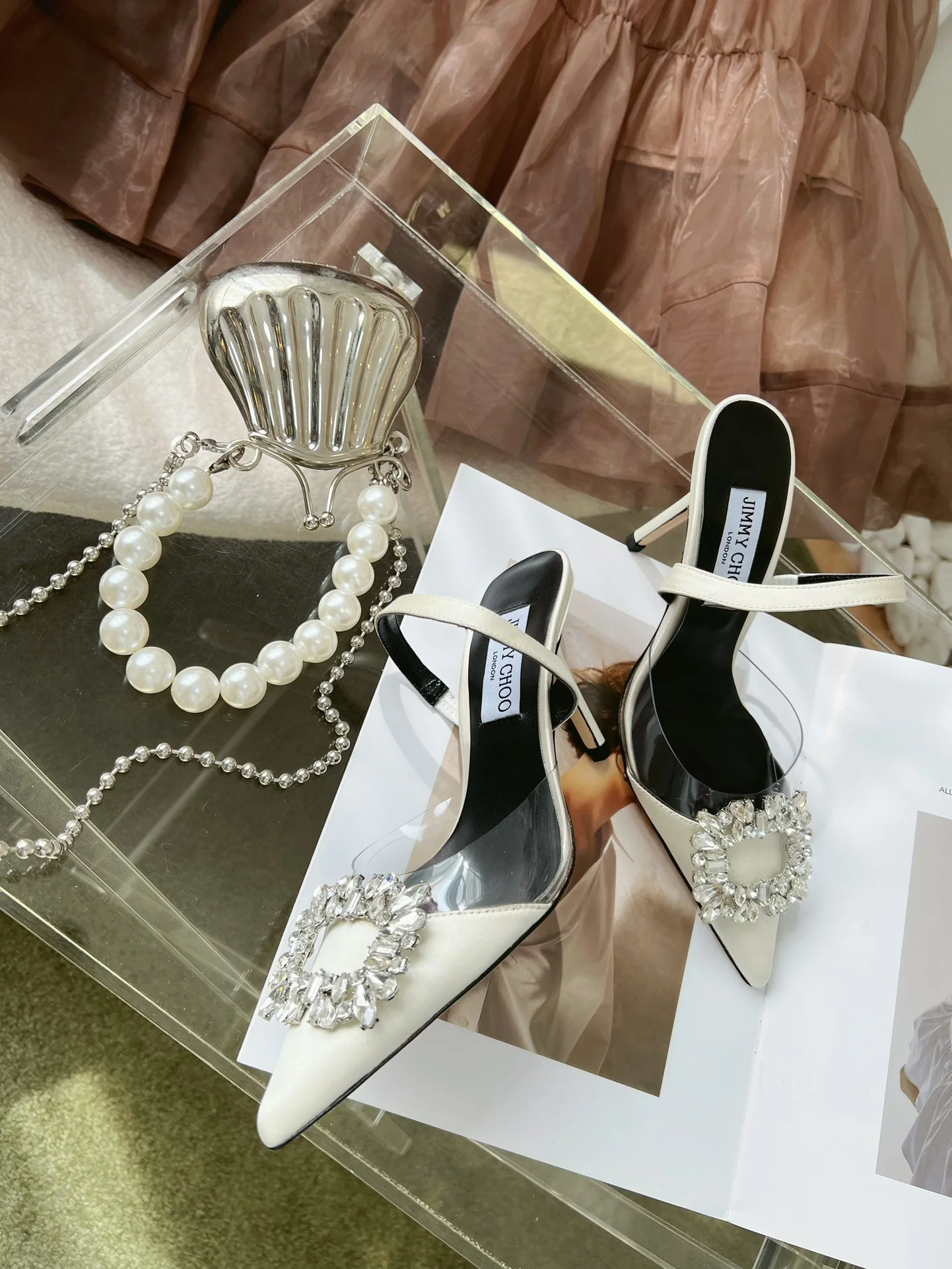 Босоножки на шпильке Jimmy Goddess Series с бриллиантовой пряжкой - белые