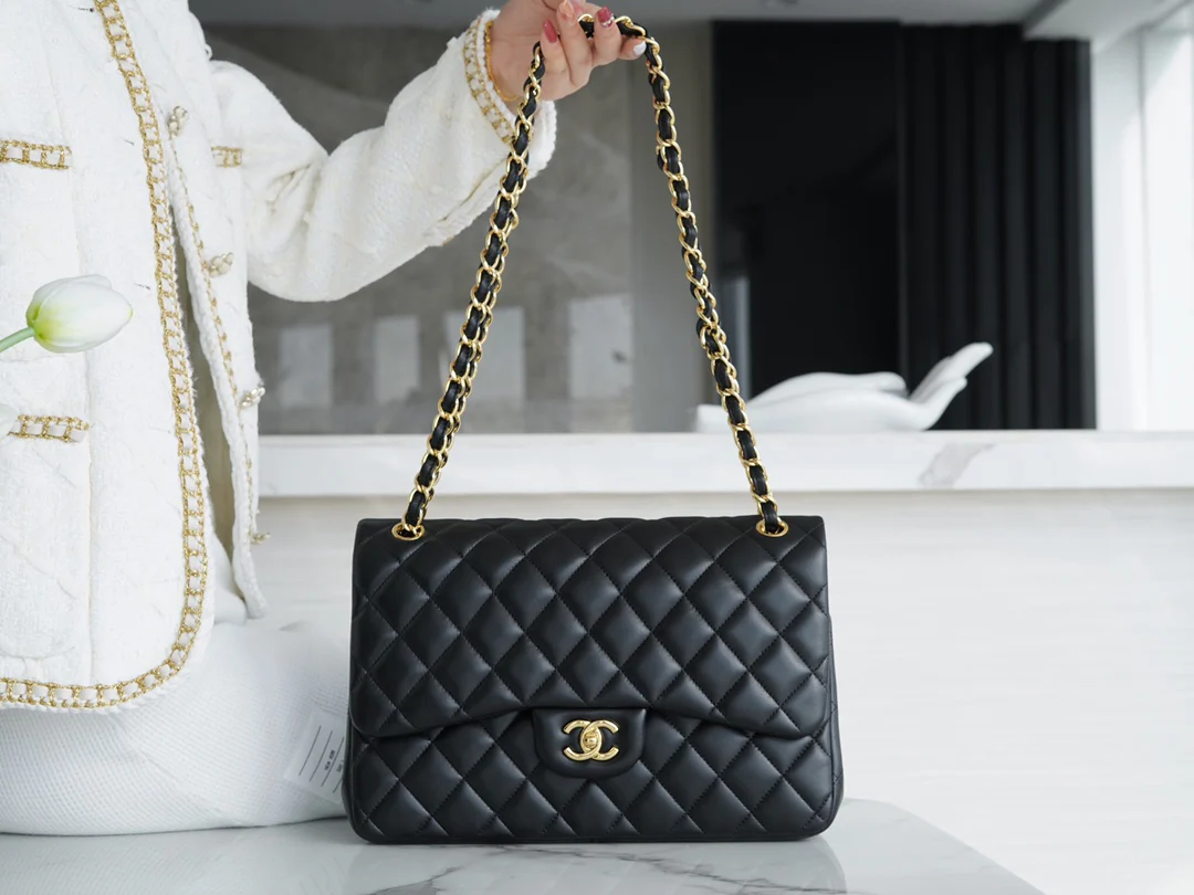 Сумка Chanel CF большого размера - 30 см - из черной овечьей кожи с золотой пряжкой - CF30