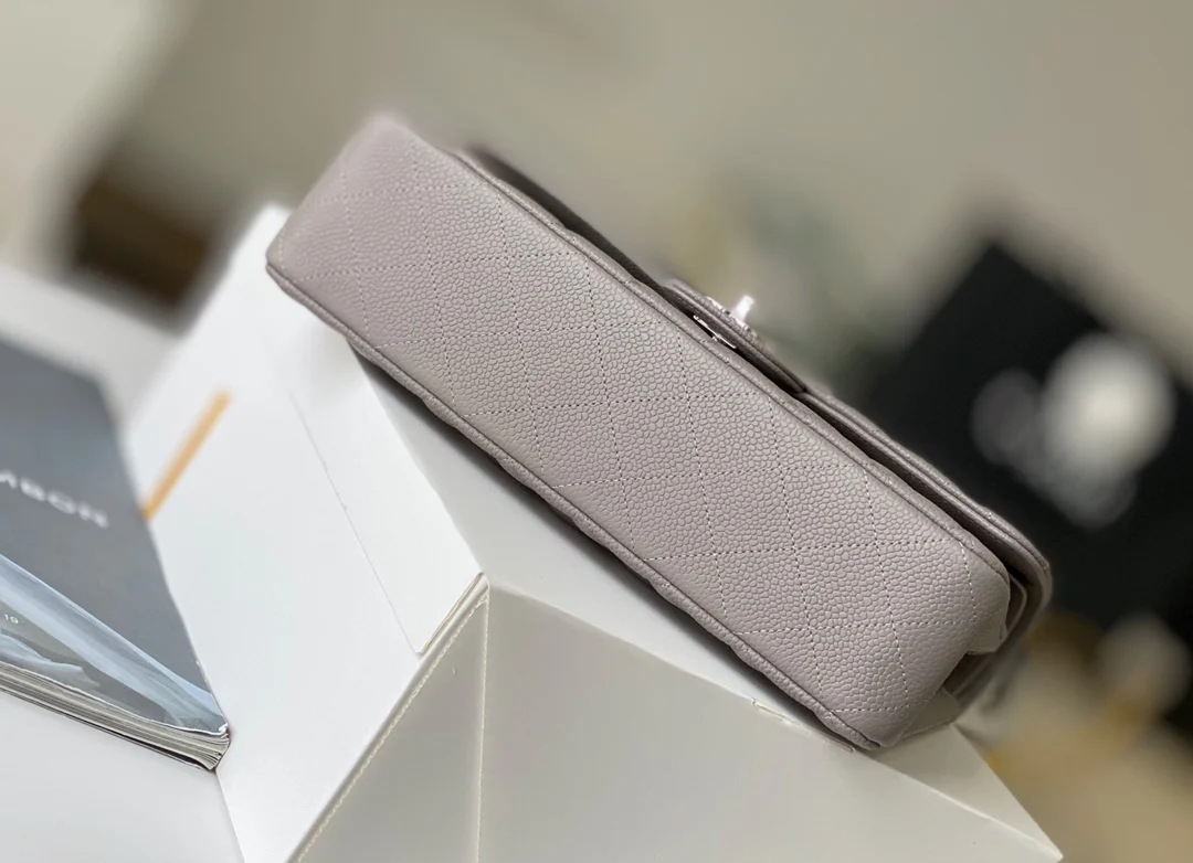 Chanel - Икра - Сумка CF - Серая с серебряной пряжкой - 25 см