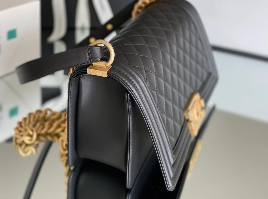 Chanel Le Boy 25 - Черная телячья кожа - Винтажная золотая пряжка