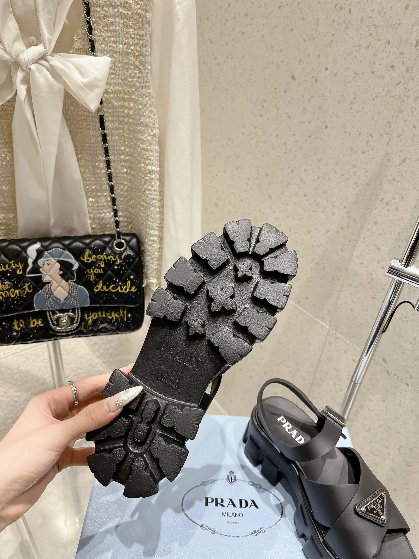 Prada - Плетеные резиновые сандалии на платформе - Черные