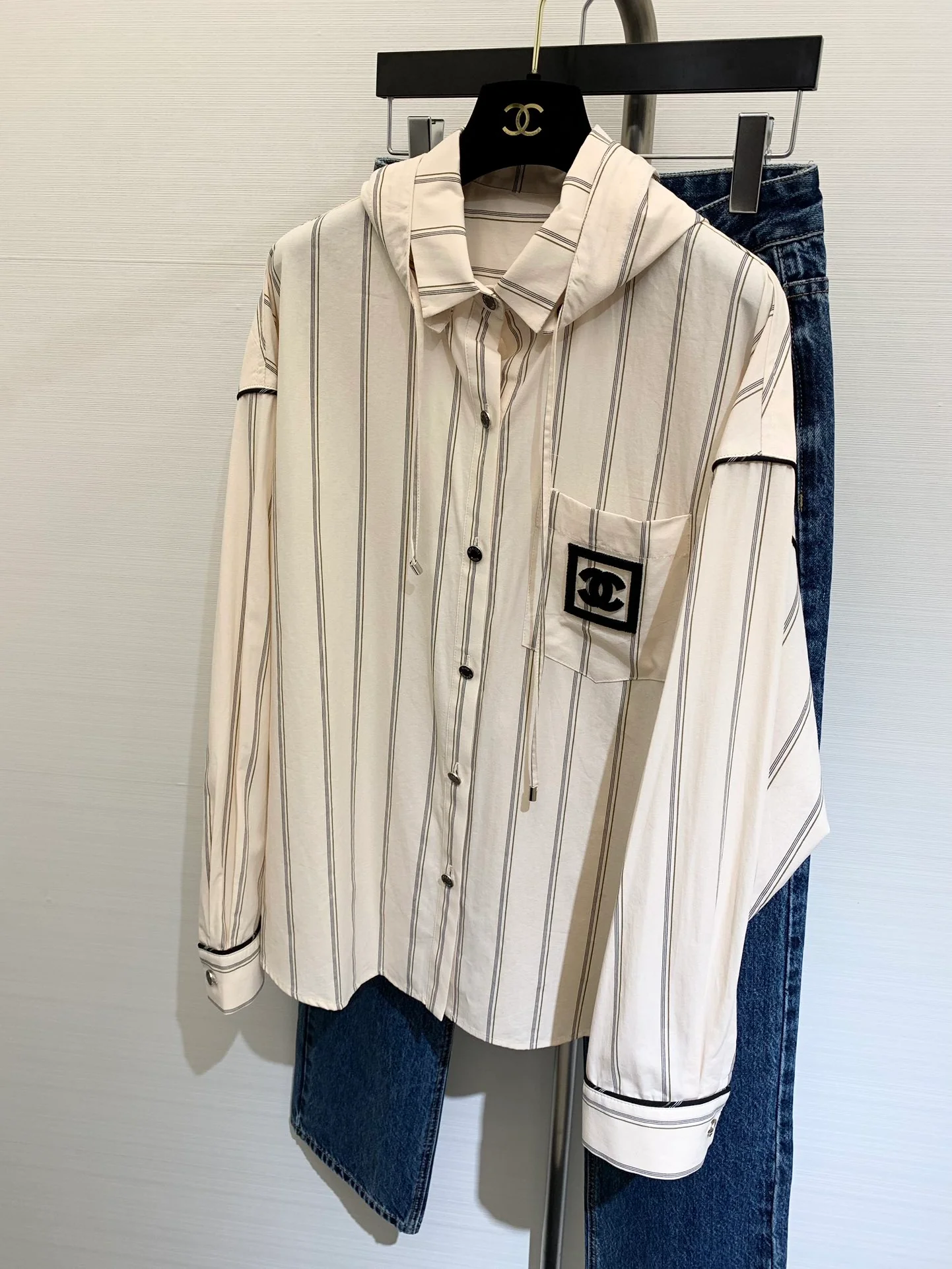 Новая полосатая толстовка с капюшоном Chanel 2403 Весна/Лето - белая