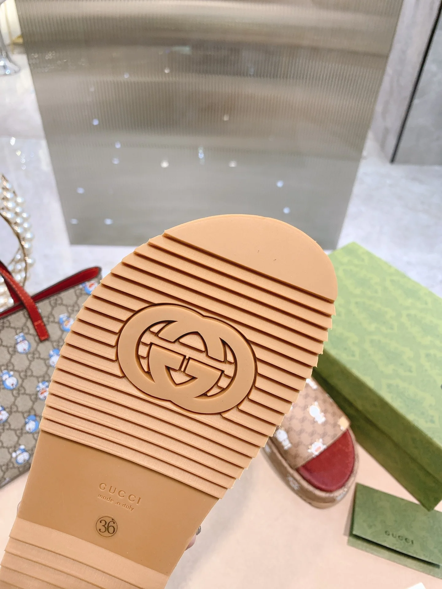 Сандалии на платформе Gucci