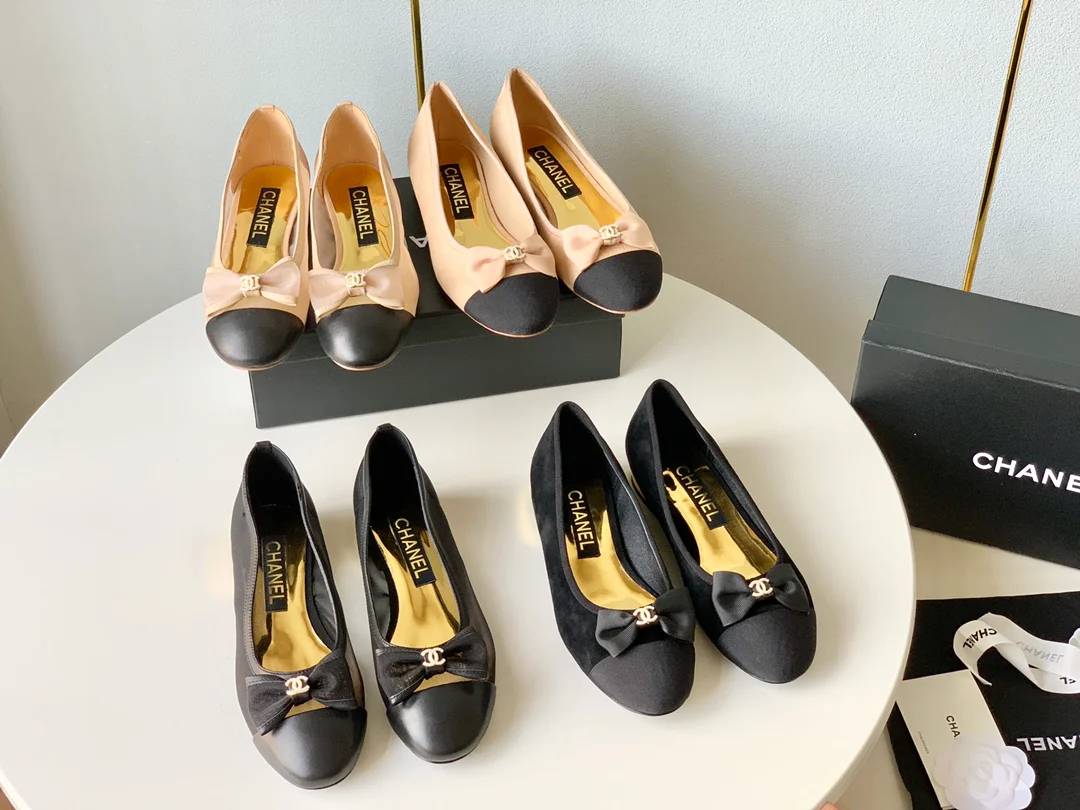 Замшевые туфли Chanel с бантом - черные