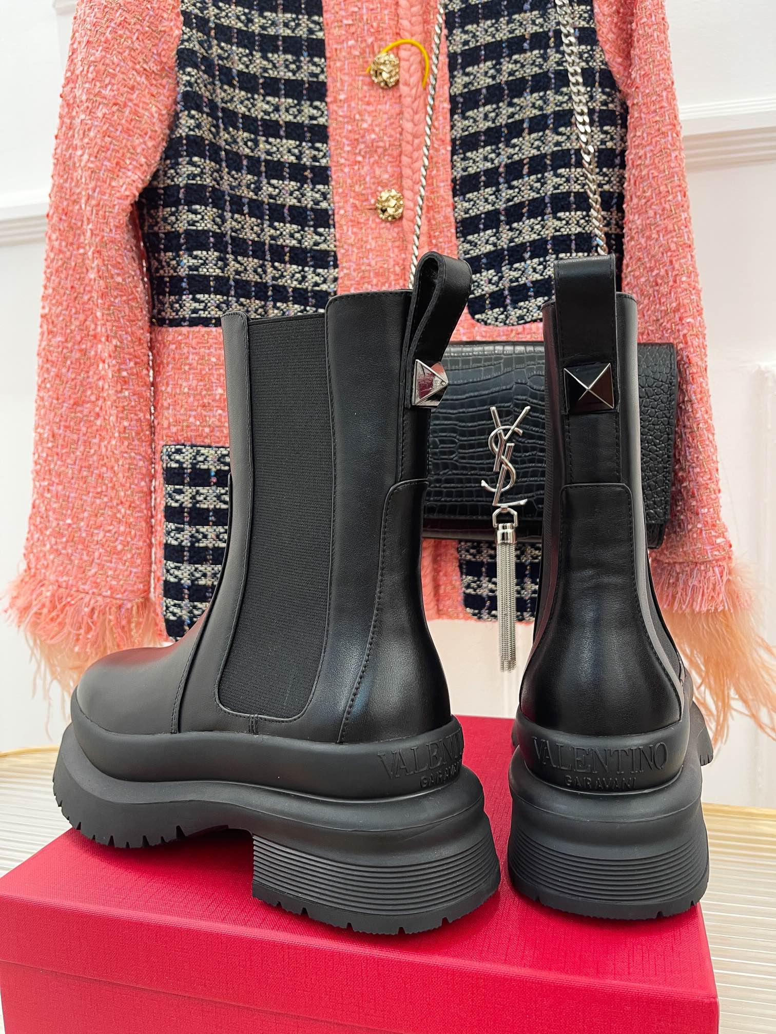 Новинка сезона осень/зима 2022 от Valentino - ботильоны.