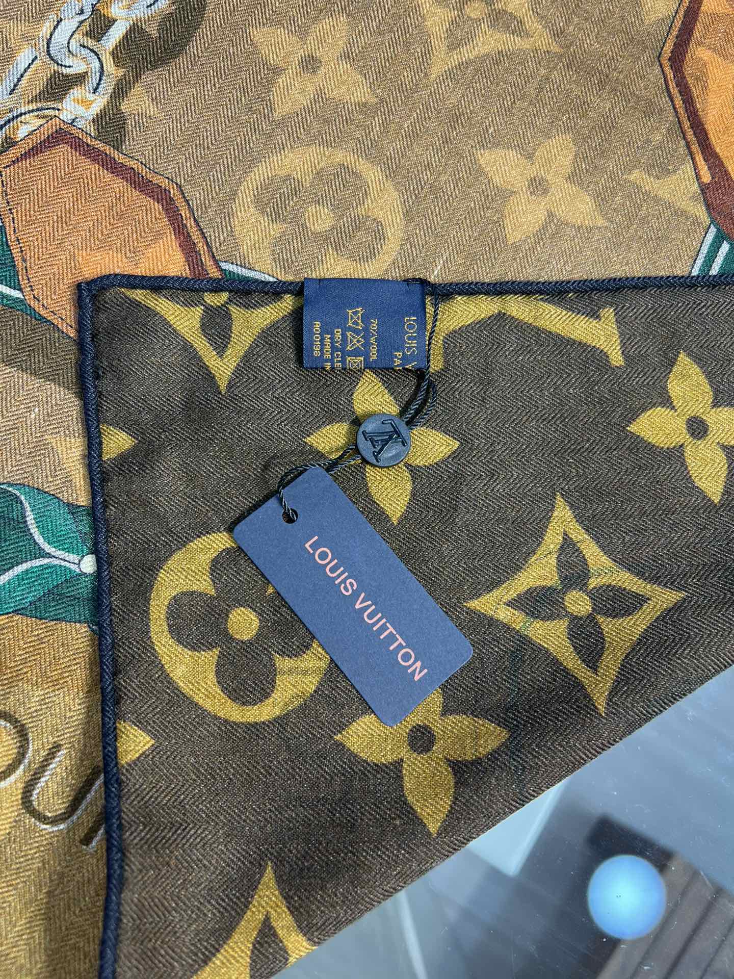 Большой двусторонний бархатный платок LV - 140 см - 003