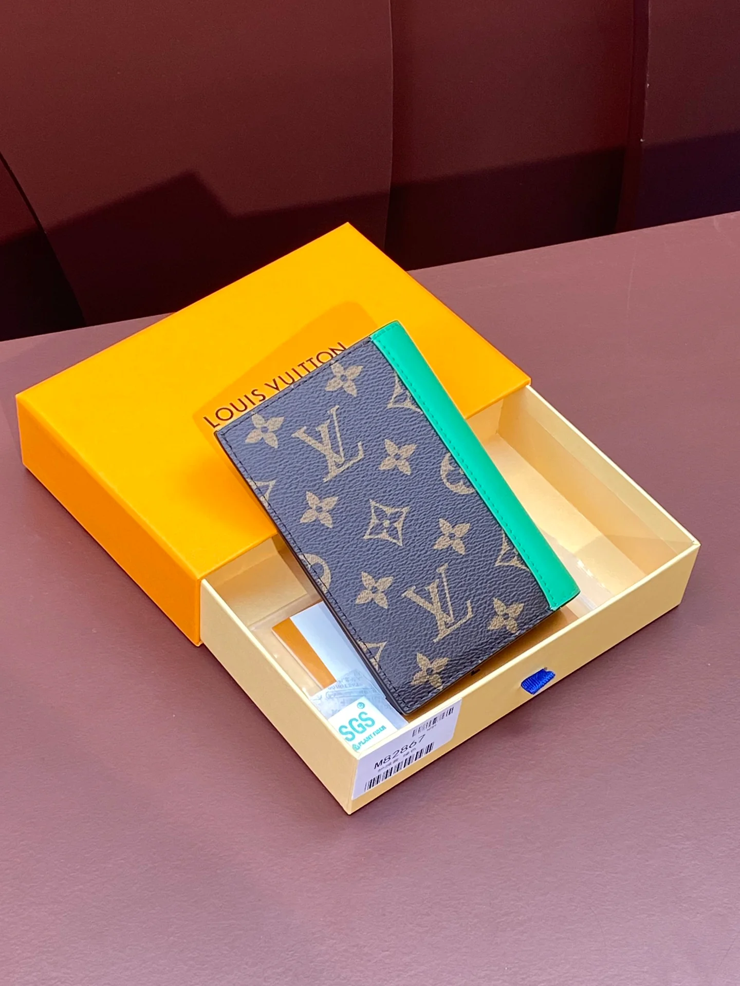 Обложка для паспорта LV-m82867-зеленая