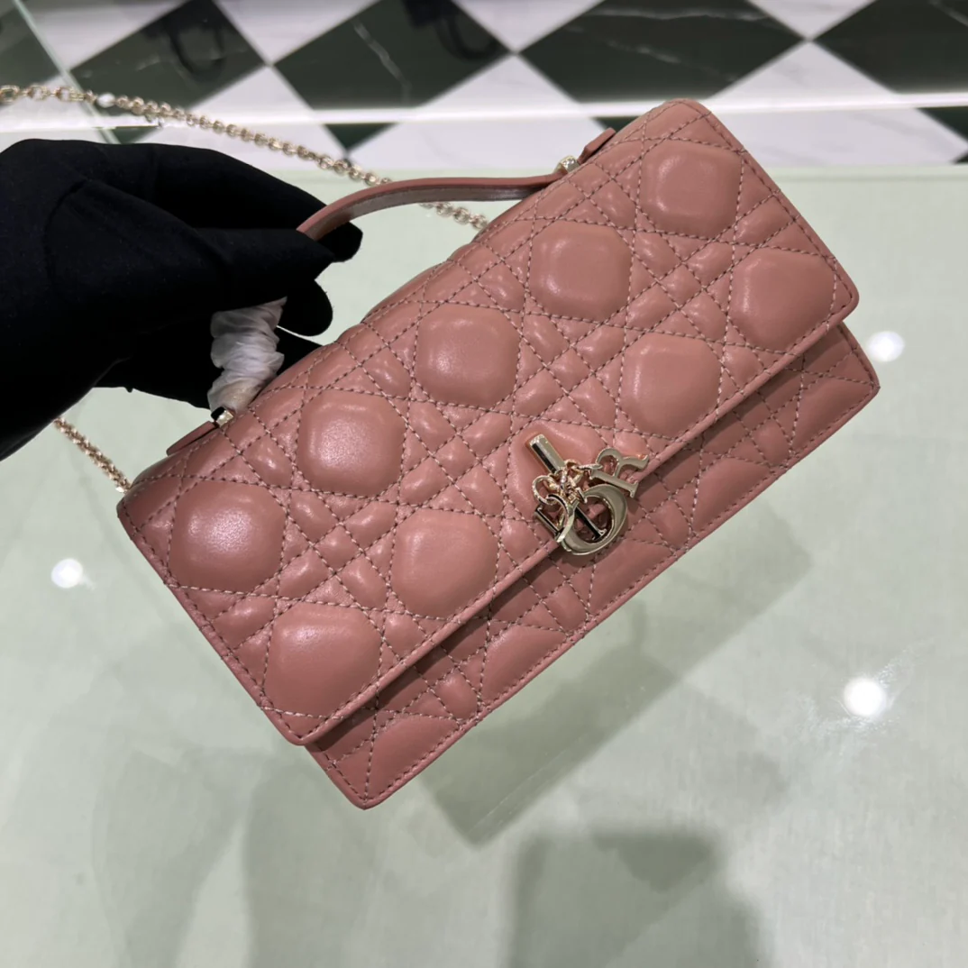 Клатч Dior Ladyd персиково-розового цвета