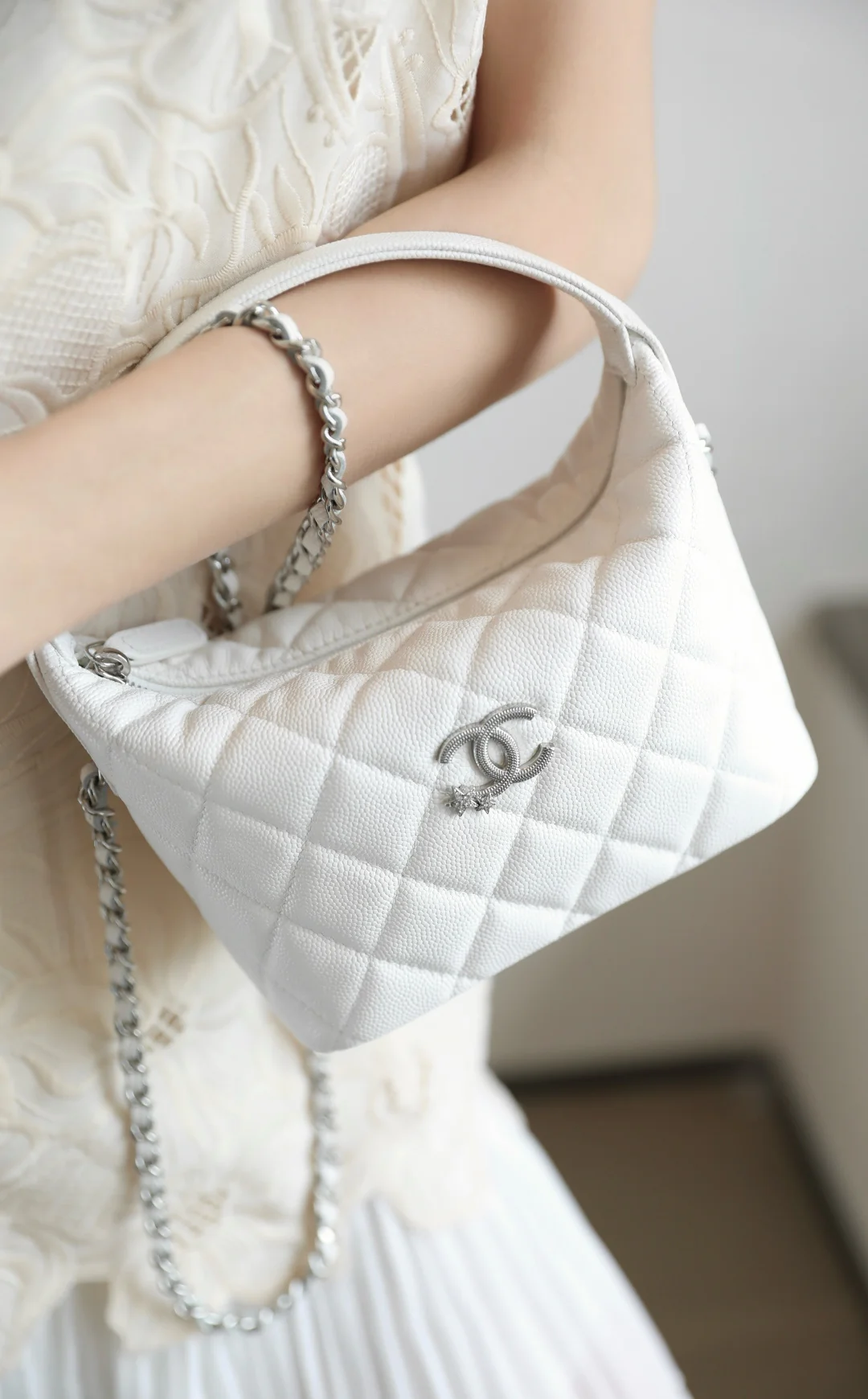 Сумка-ланчбокс Chanel - белая пряжка с бриллиантом