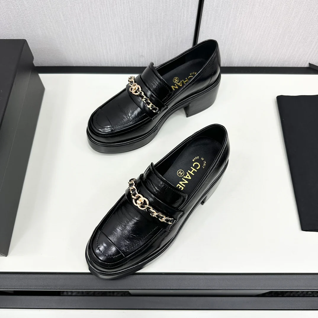 Кожаные туфли на платформе Chanel 2024 - черные