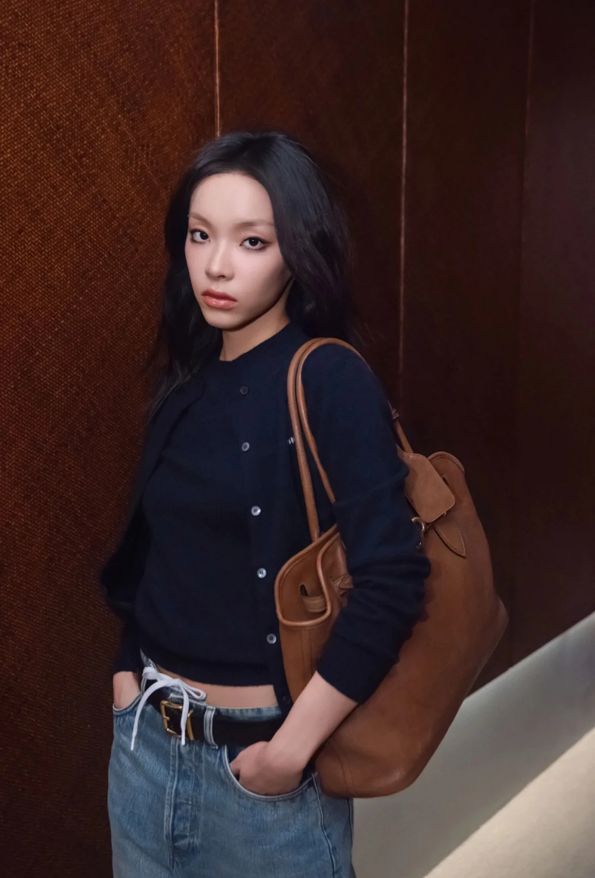 Сумка Miu Miu Aventure из кожи наппа, цвет дубово-коричневый, средний размер, подходит для ношения на теле.