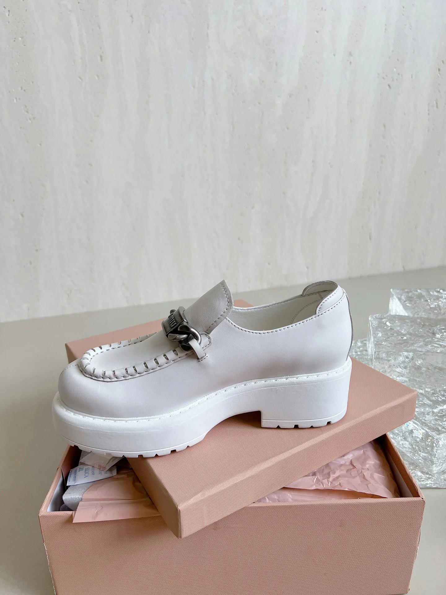 Miu Miu - Новинка сезона осень/зима 2022 - Лоферы на платформе