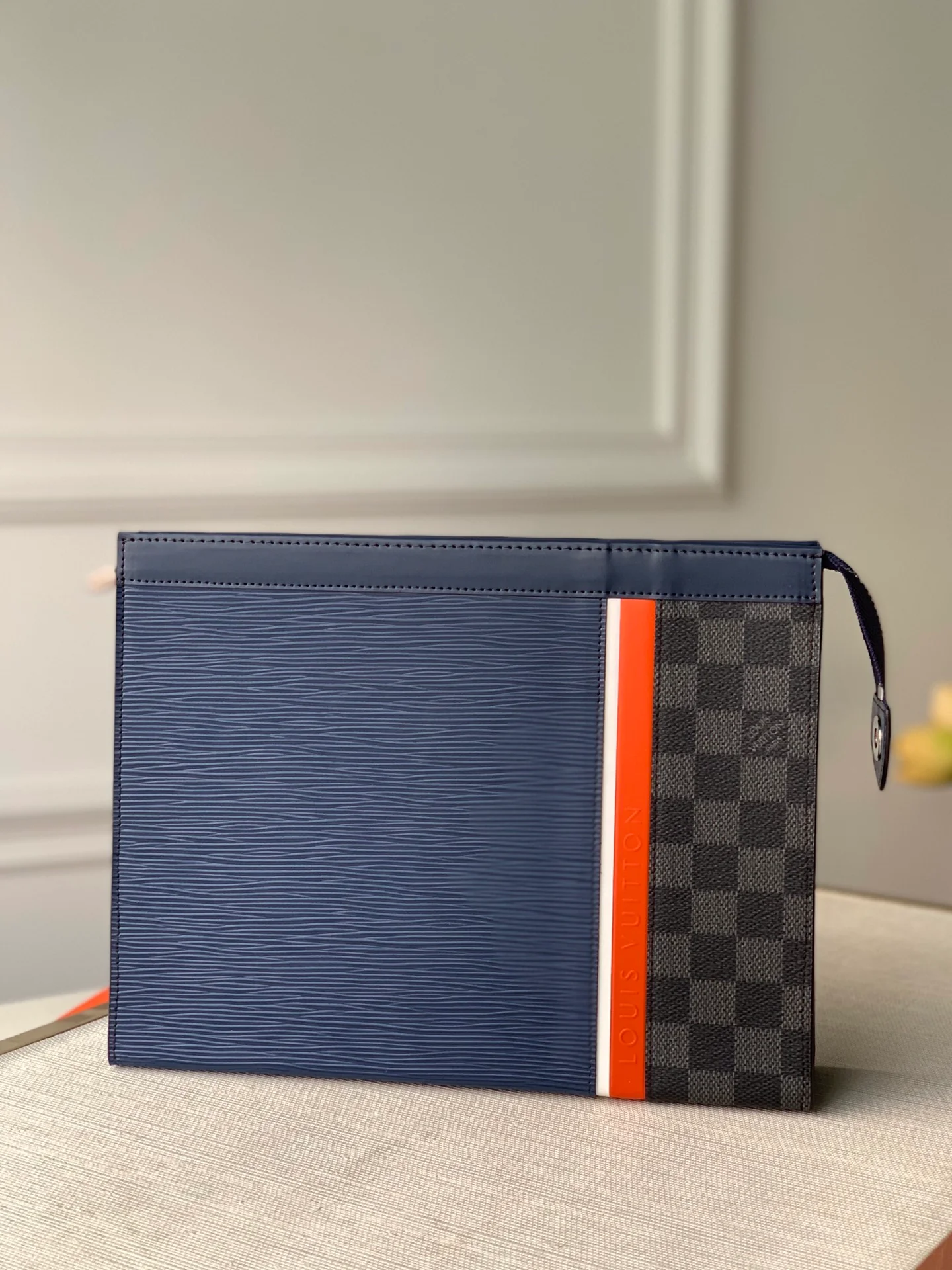 lv-m56828-pochette-voyage-средний клатч