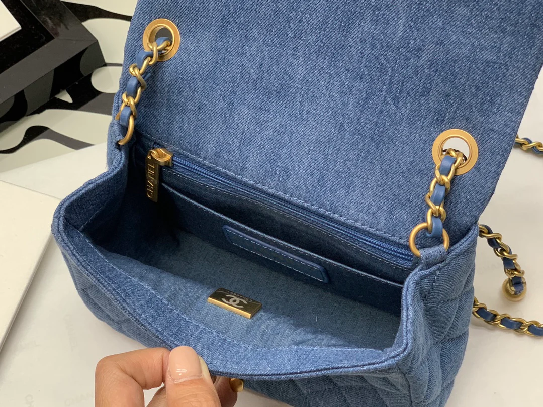 Chanel - Сумка с квадратным клапаном 