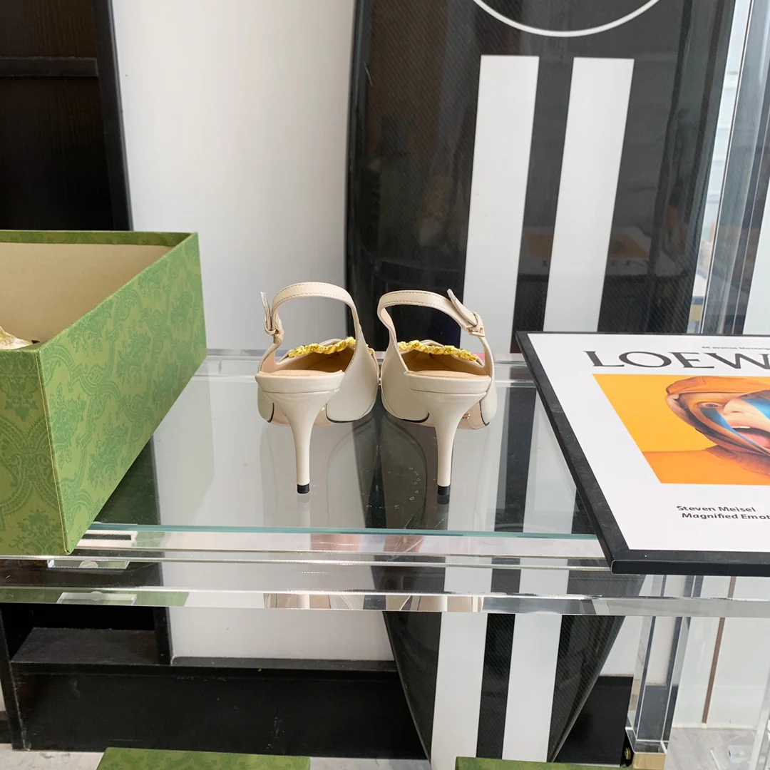 Босоножки-шпильки с острым носком от Gucci