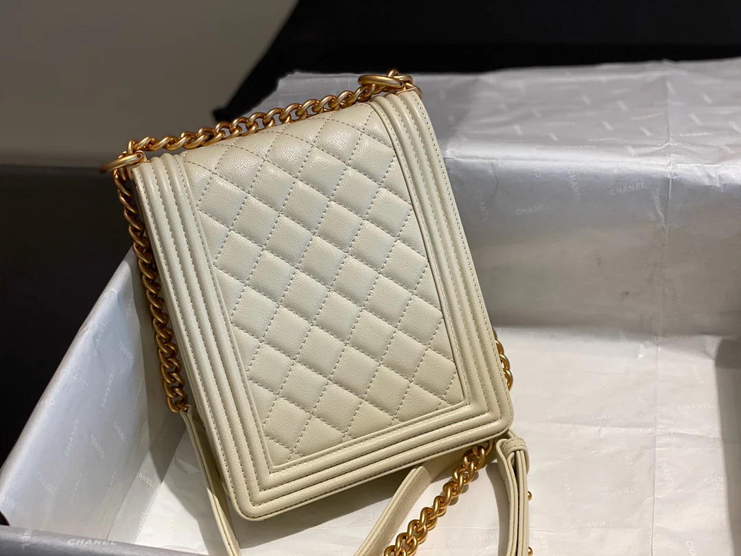 Chanel-boy-19-16-5cm-6