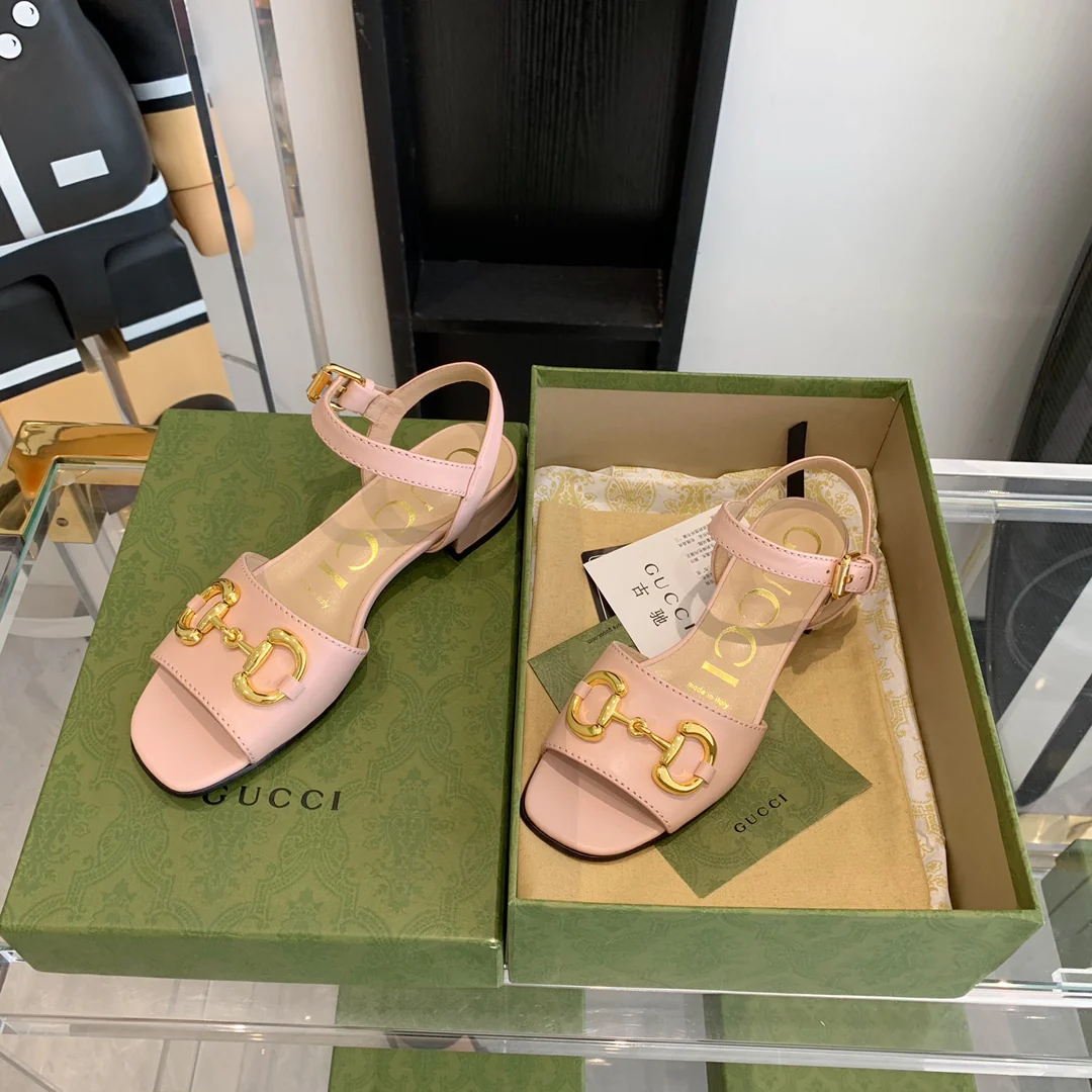 Босоножки Gucci на низком каблуке - 1