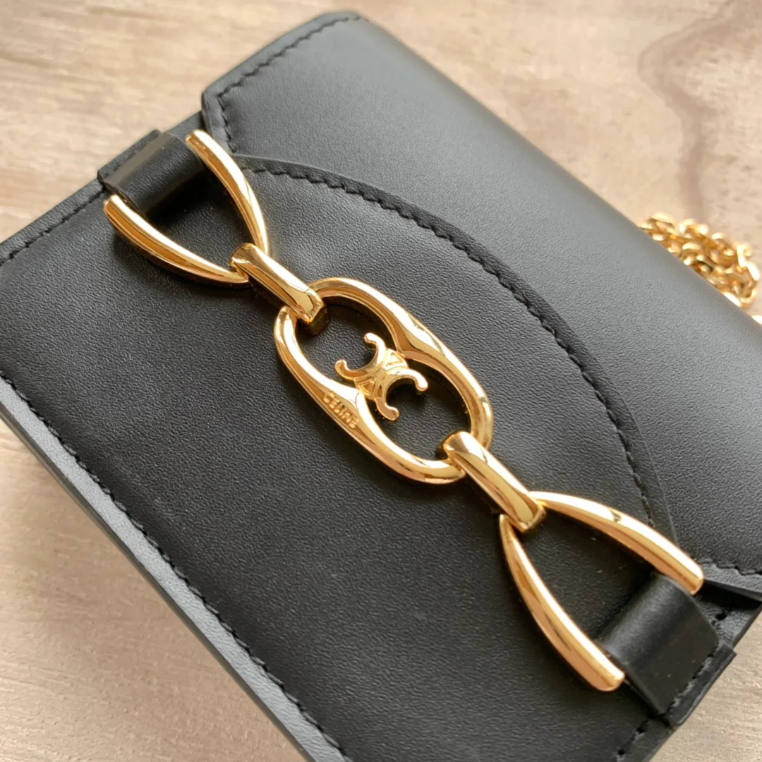 Celine - Держатель для карт на цепочке из глянцевой телячьей кожи