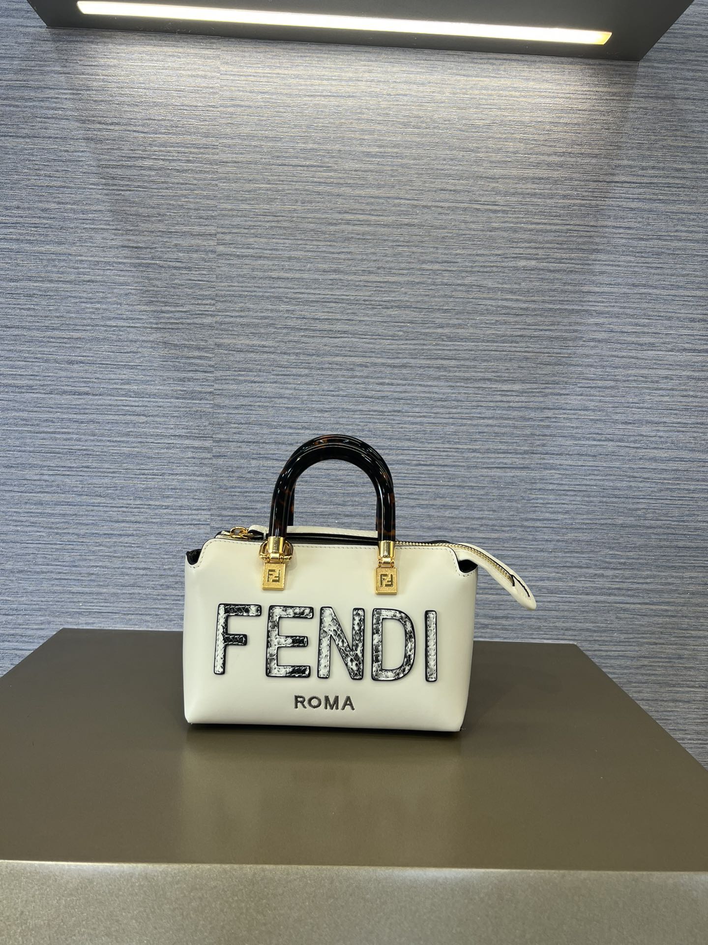 Сумка Fendi by the Way Boston - мини - белая - 1