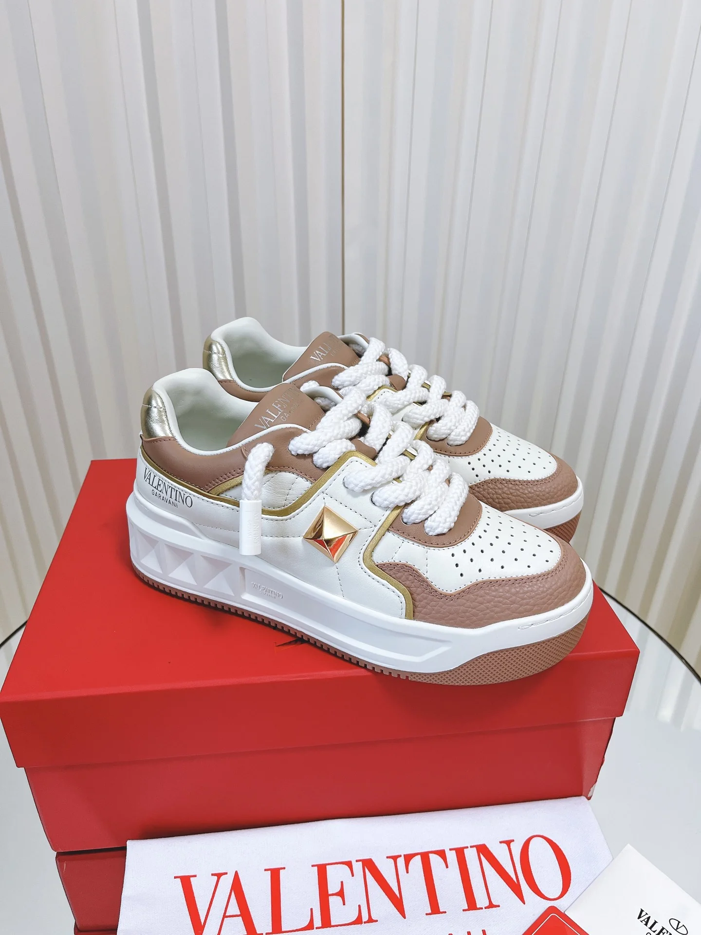 Кроссовки на платформе Valentino - телесного цвета - унисекс