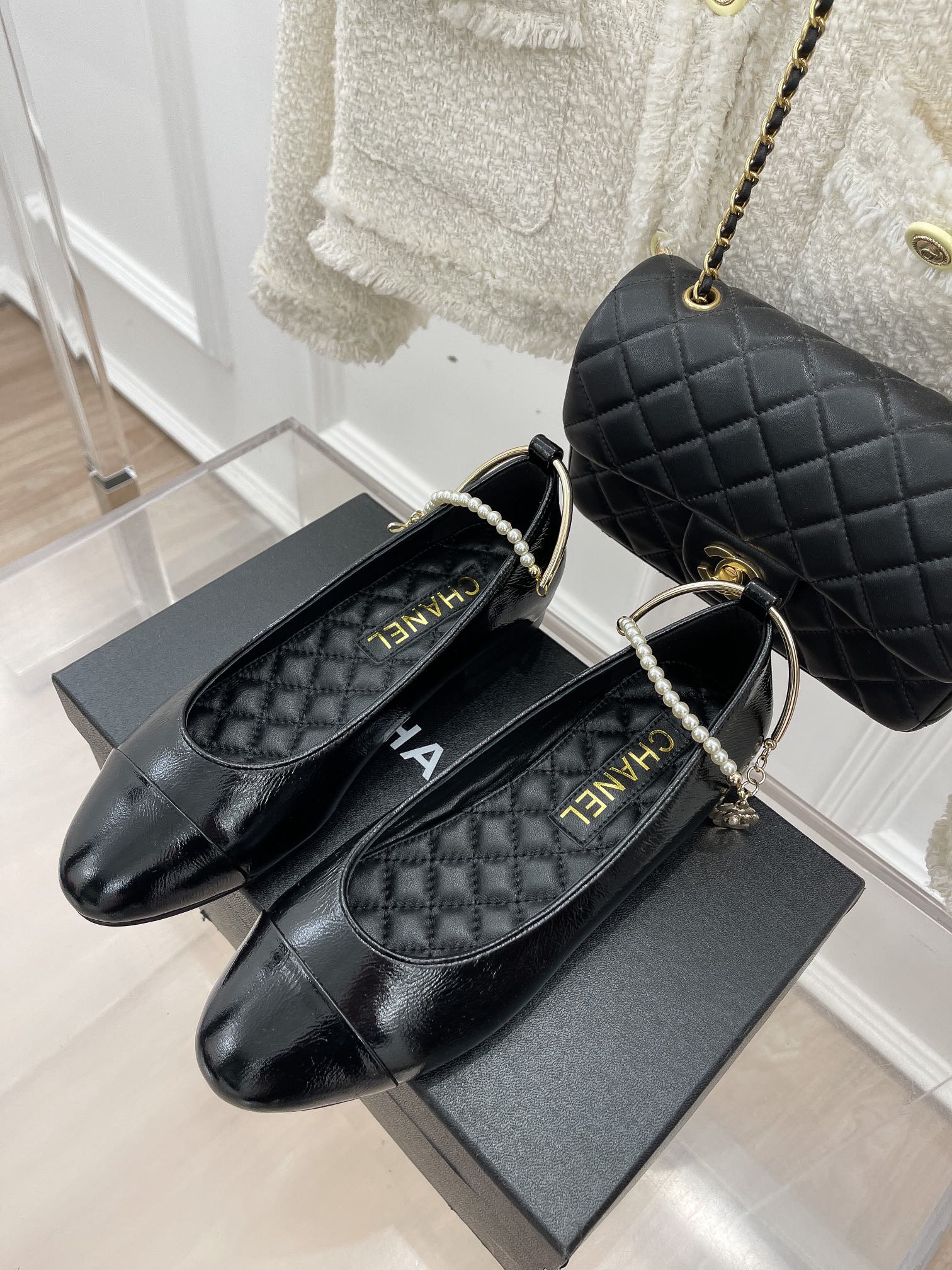 Chanel - Классический браслет на щиколотку с жемчужной цепочкой - Туфли Мэри Джейн