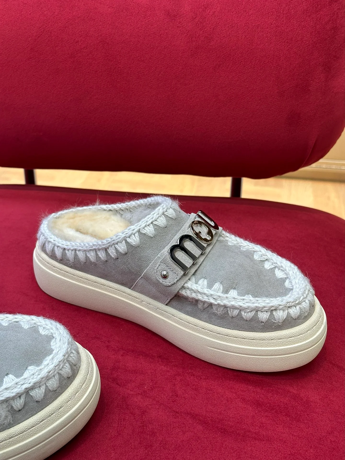 Miu Miu - Осень/Зима 2022 - Замшевые тапочки