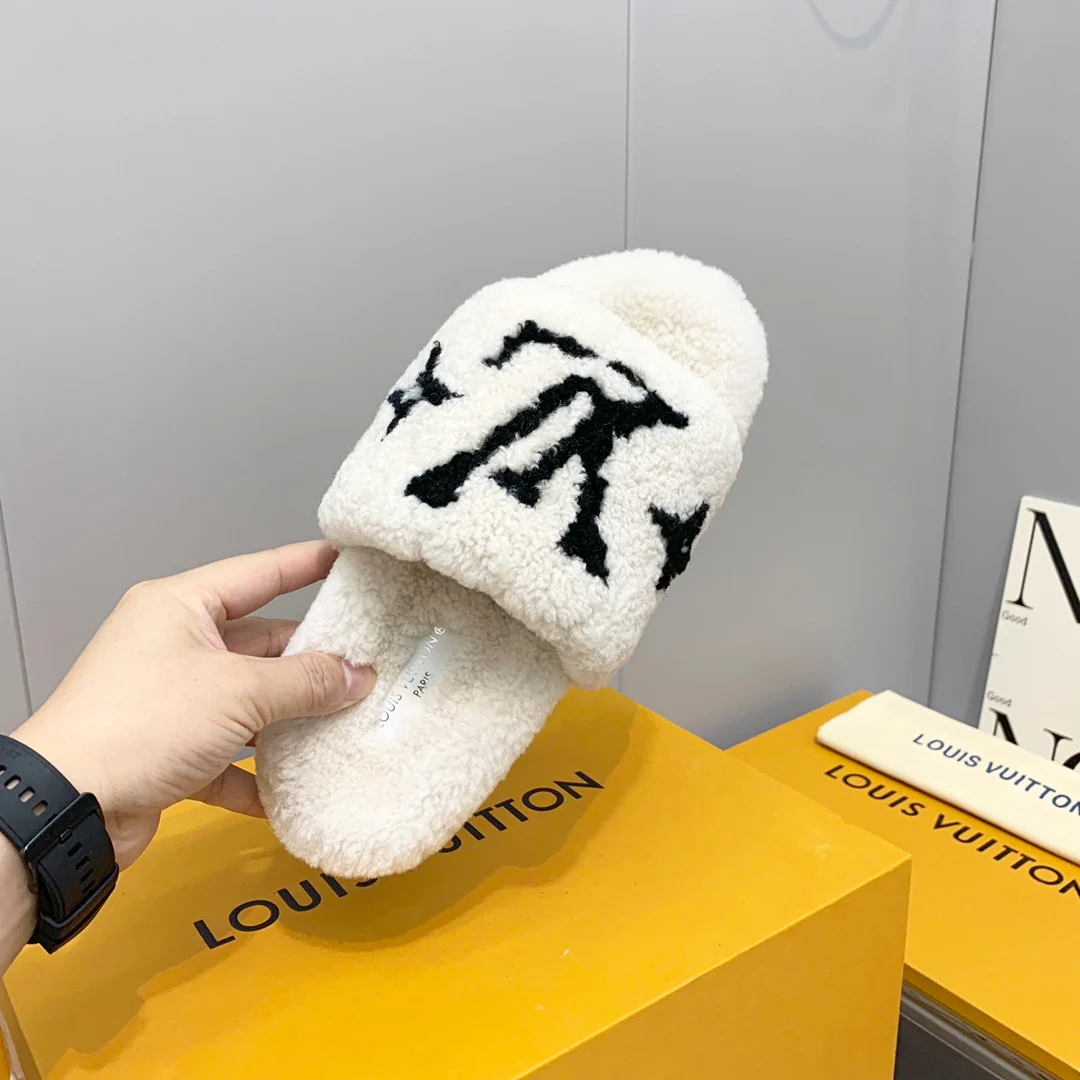 Новинка весны 2022 года от LV - Меховые тапочки - Белые и черные